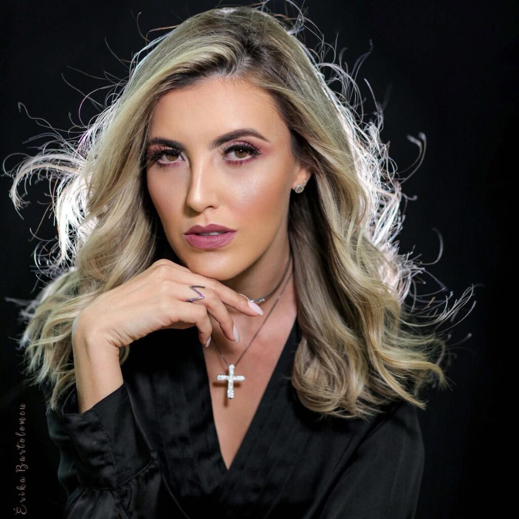 Priscila Larsen Salon